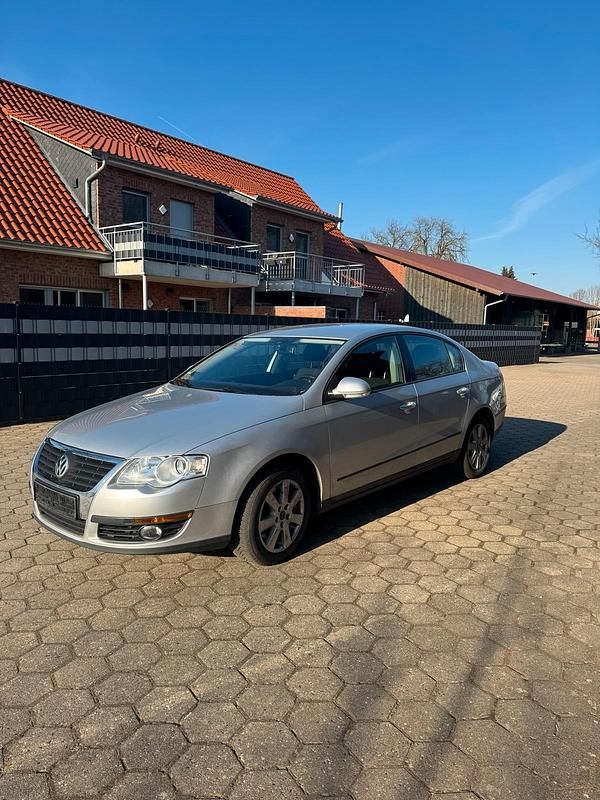 Gebraucht VW Passat 122 PS (89 kW) 2008 Silber Limousine