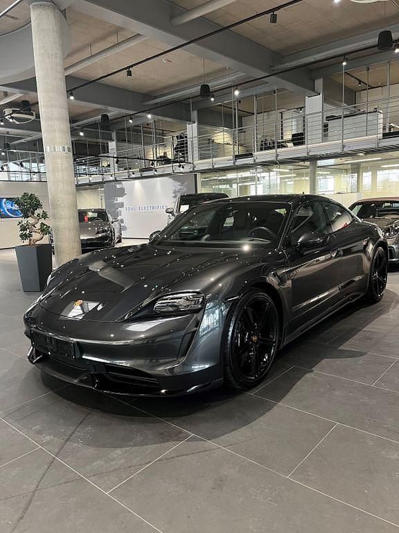 Grau Gebraucht 2020 Porsche Taycan Turbo S Limousine | 91.500 € (Fairer Preis) - Bild 1/4