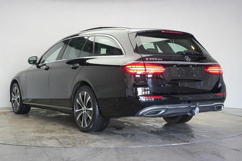 Gebraucht Mercedes E300 Avantgarde 194 PS (142 kW) 2021 Schwarz Limousine