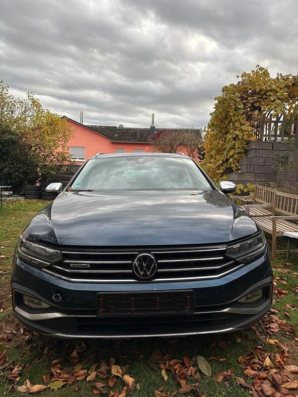 Blau Gebraucht 2021 VW Passat Kombi | 14.200 € (Superpreis) - Bild 1/4