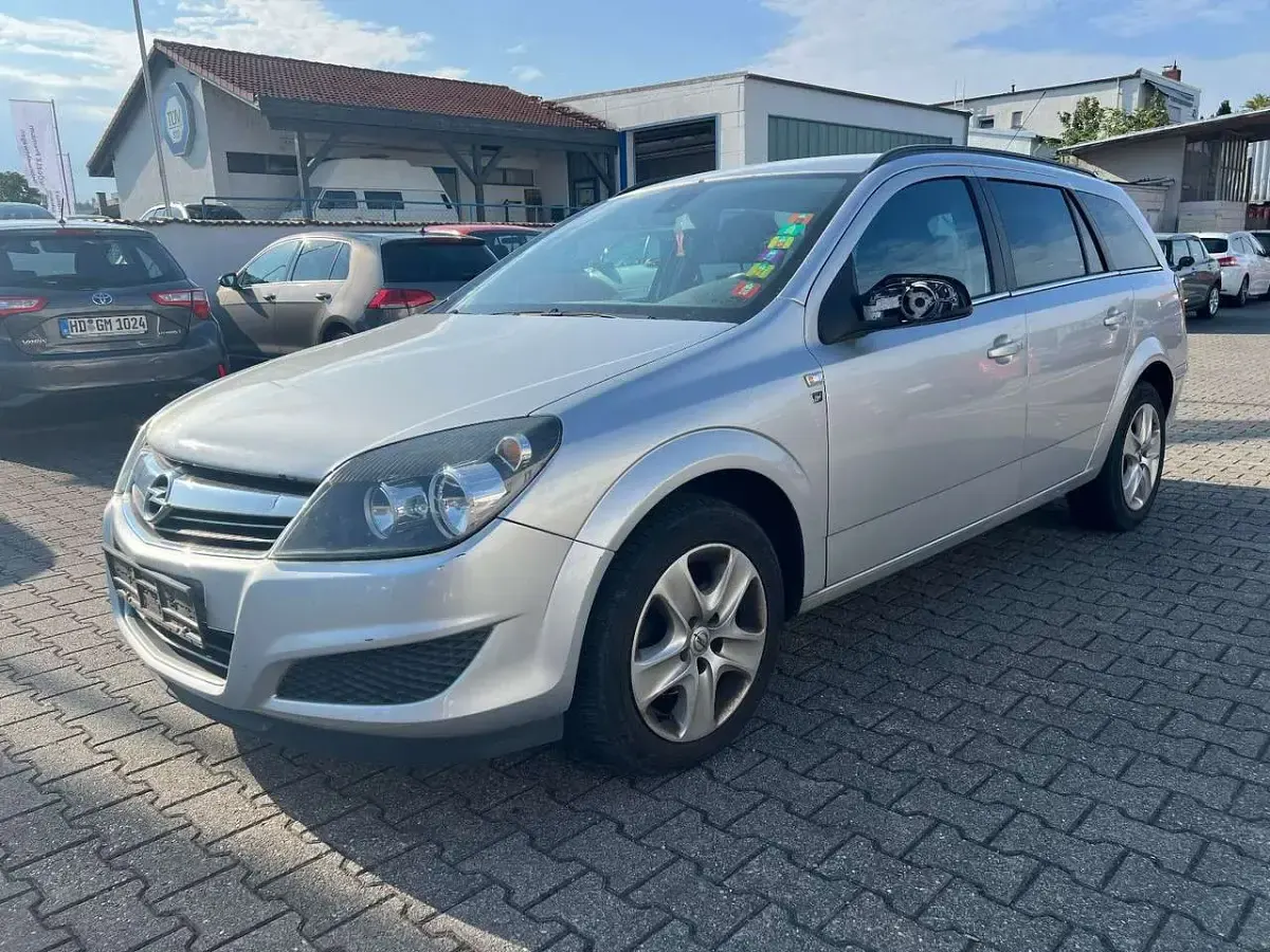 Gebraucht Opel Astra Edition 110 PS (80 kW) 2013 Silber Kombi