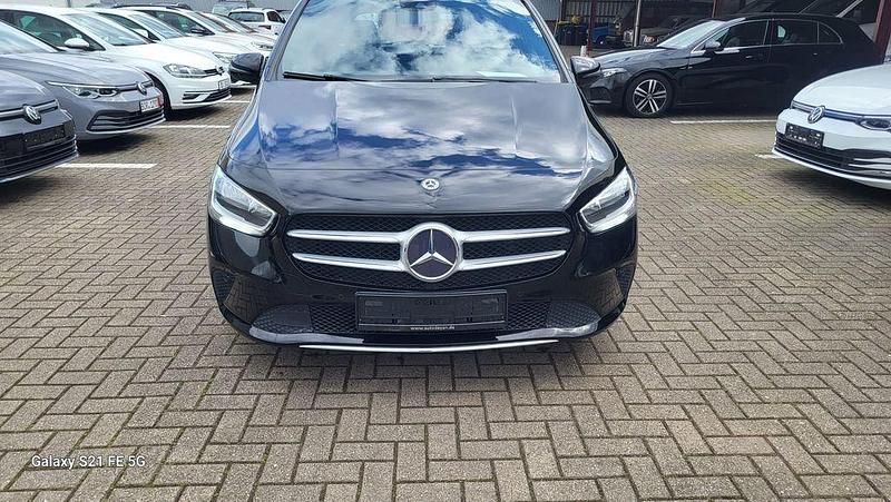 Gebraucht Mercedes B180 Style 116 PS (85 kW) 2020 Schwarz Van / Kleinbus