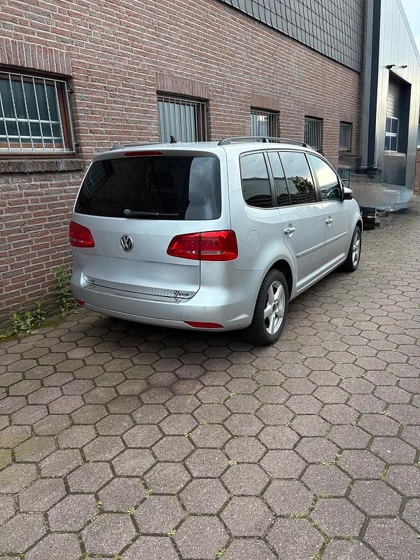 Silber Gebraucht 2013 VW Touran Van / Kleinbus | 6.700 € (Fairer Preis) - Bild 1/4