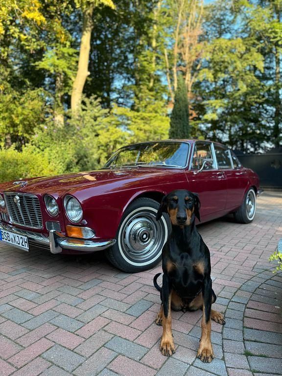 Rot Gebraucht 1971 Jaguar XJ6 Limousine | 19.950 € - Bild 1/4