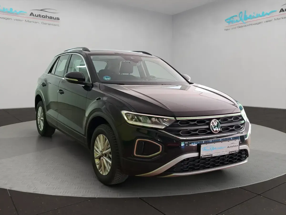 Gebraucht VW T-Roc Life 150 PS (110 kW) 2025 Deep black perleffekt (schwarz), perleffekt SUV