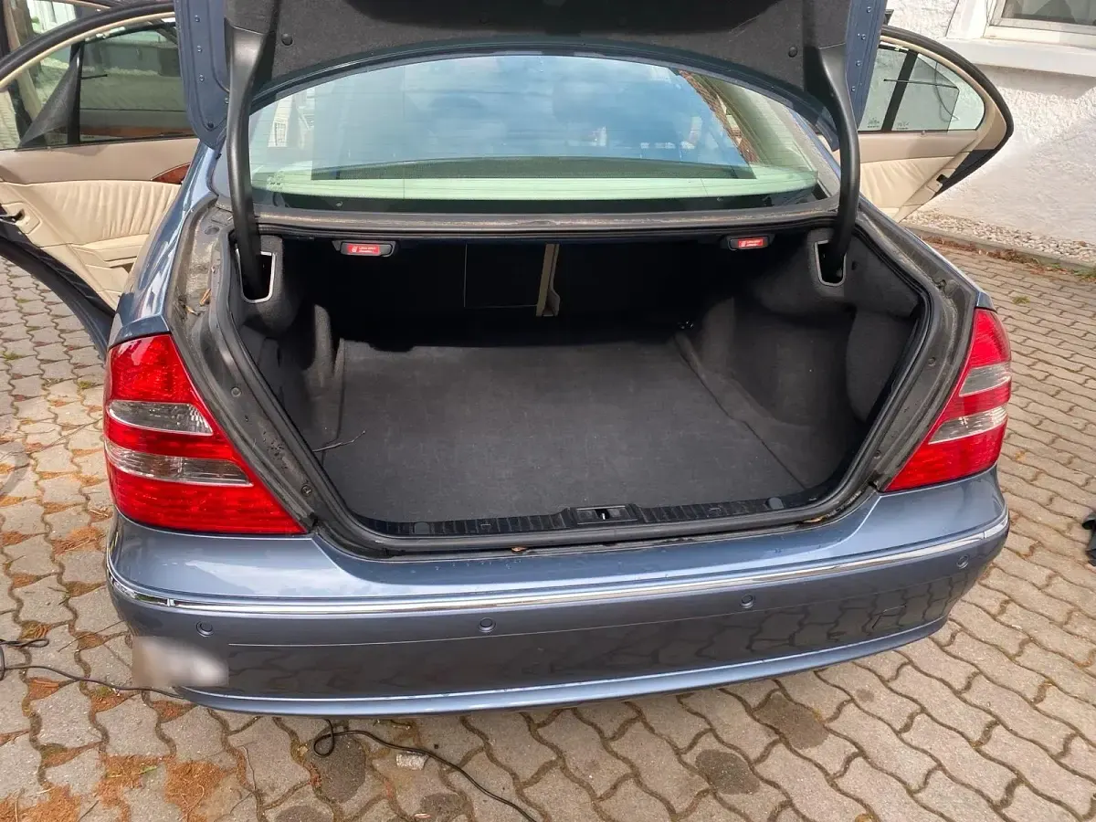 Gebraucht Mercedes E320 240 PS (176 kW) 2003 Blau Limousine