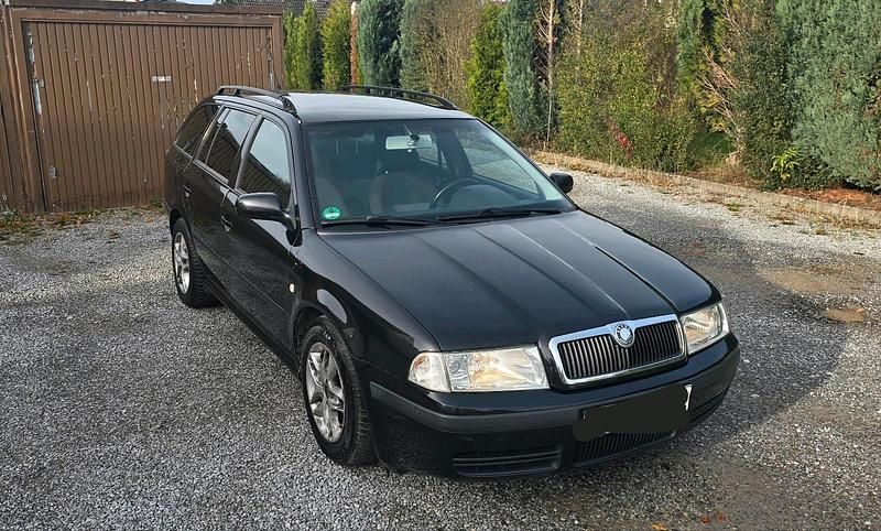 Schwarz Gebraucht 2004 Skoda Octavia Kombi | 1.300 € (Fairer Preis) - Bild 1/4