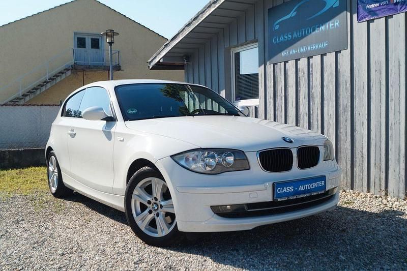 Weiß Gebraucht 2008 BMW 118 Advantage Kleinwagen | 4.450 € (Fairer Preis) - Bild 1/4