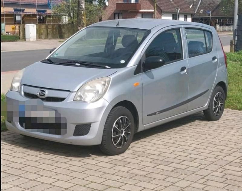 Silber Gebraucht 2009 Daihatsu Cuore Kleinwagen | 850 € (Guter Preis) - Bild 1/3