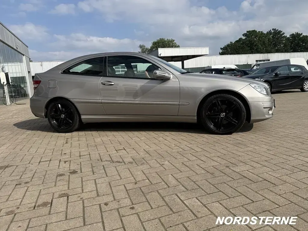 Gebraucht Mercedes CLC220 150 PS (110 kW) 2009 Cubanitsilber Coupé