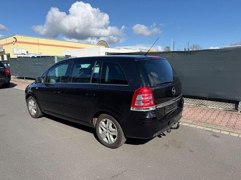 Gebraucht Opel Zafira Design Edition 140 PS (102 kW) 2011 Schwarz Van / Kleinbus