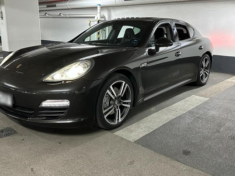 Gebraucht Porsche Panamera 250 PS (183 kW) 2012 Grau Kleinwagen