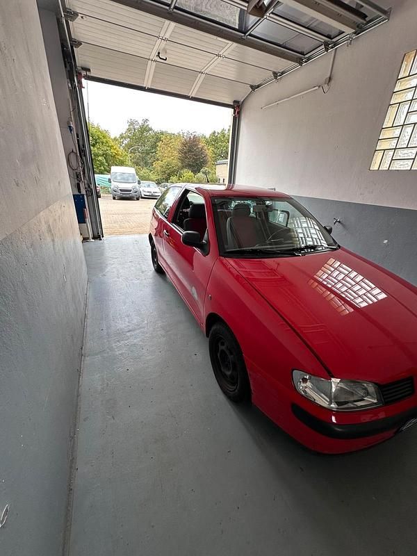 Rot Gebraucht 2000 Seat Ibiza Kleinwagen | 1.300 € (Fairer Preis) - Bild 1/4