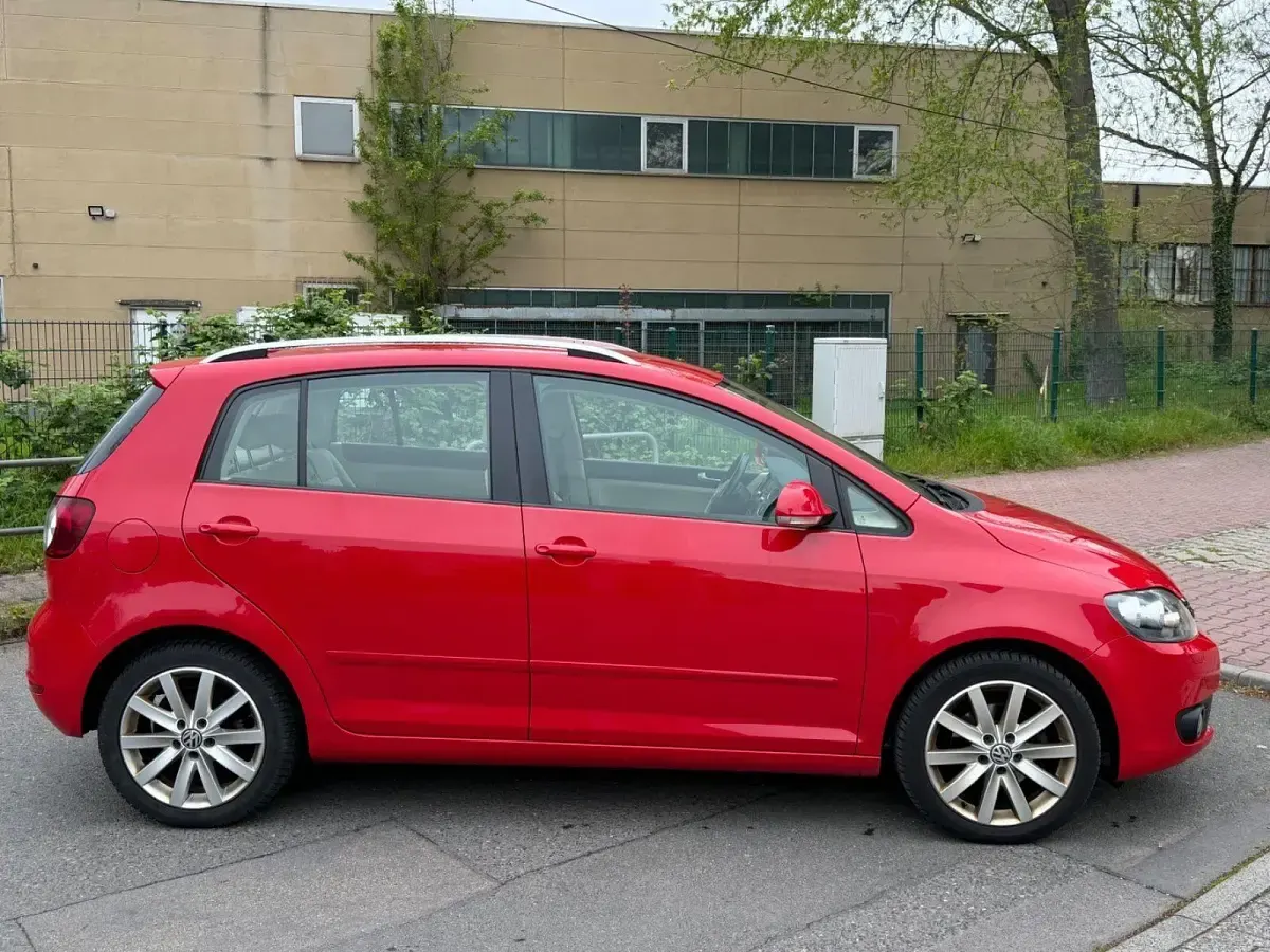 Gebraucht VW Golf VI Highline 105 PS (77 kW) 2011 Rot Kleinwagen