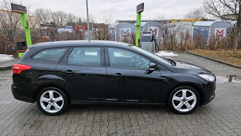 Gebraucht Ford Focus 101 PS (74 kW) 2017 Schwarz Kombi