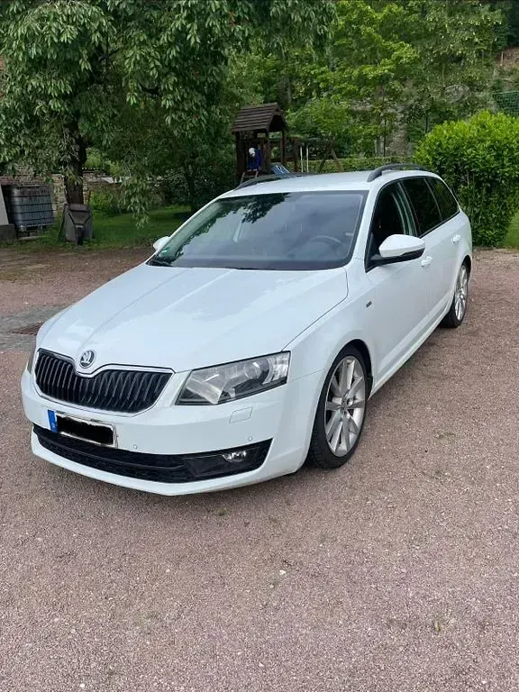 Gebraucht Skoda Octavia Joy 150 PS (110 kW) 2017 Weiß Kombi