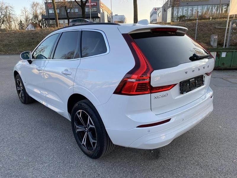 Gebraucht Volvo XC60 Momentum 235 PS (172 kW) 2021 Ice white, solid / solid SUV