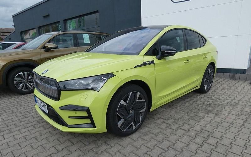 Grün Gebraucht 2025 Skoda Enyaq iV Suite SUV | 58.560 € (Etwas zu teuer) - Bild 1/2