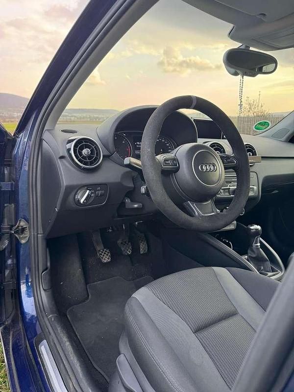 Gebraucht Audi A1 Design 90 PS (66 kW) 2018 Blau Kleinwagen