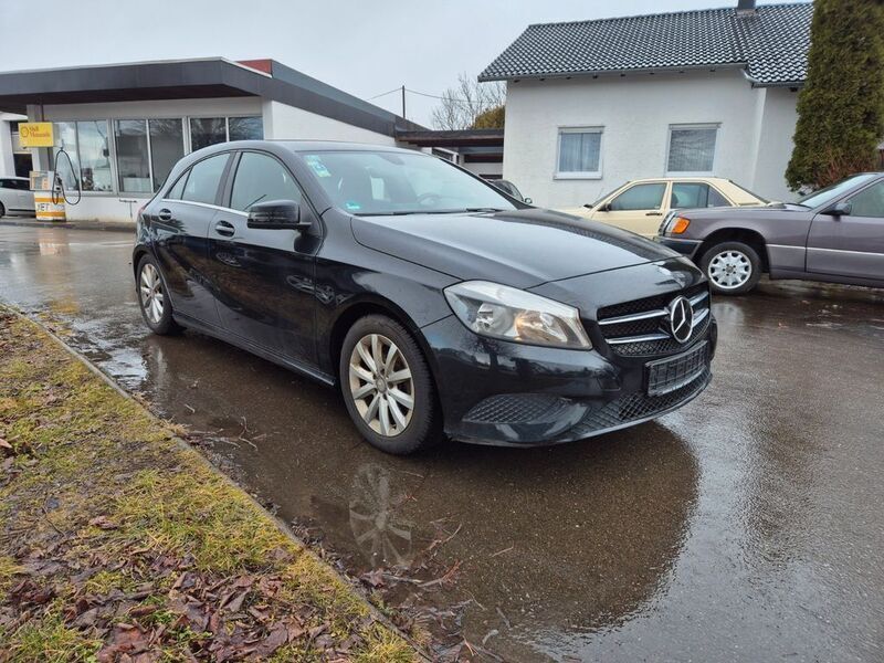 Schwarz Gebraucht 2013 Mercedes A180 Limousine | 8.999 € (Superpreis) - Bild 1/4