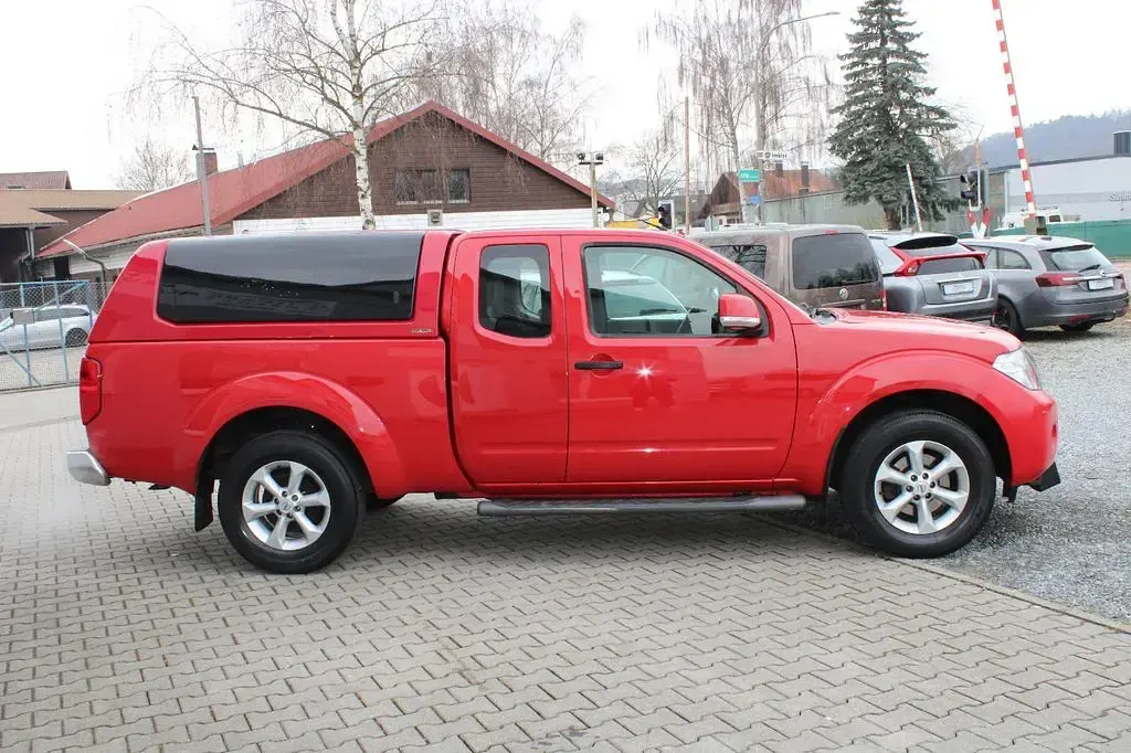 Gebraucht Nissan Navara SE 190 PS (139 kW) 2011 Rot Pickup