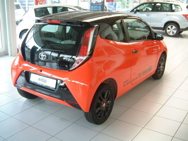 Gebraucht Toyota Aygo X-cite 69 PS (50 kW) 2014 Orange metallic Kleinwagen