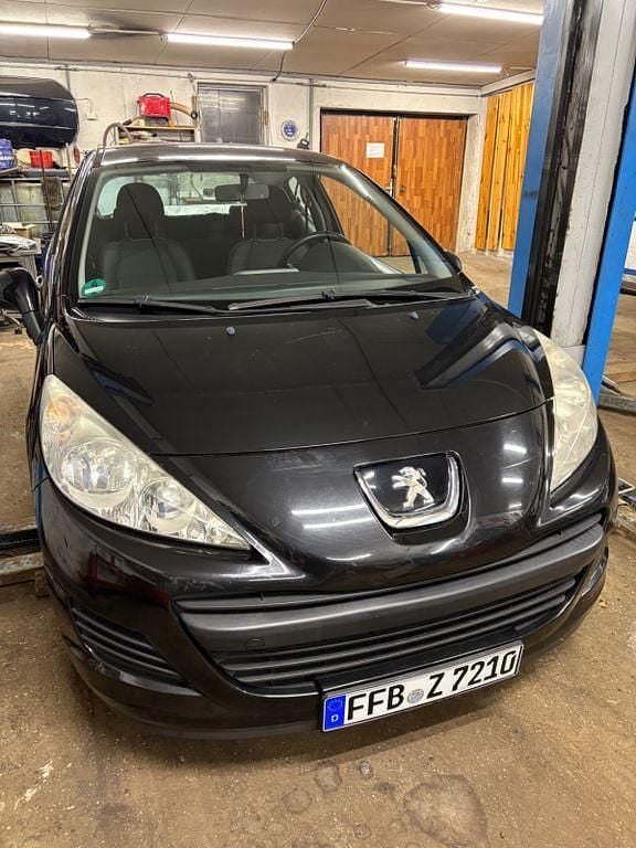 Gebraucht Peugeot 207 CC Access 95 PS (69 kW) 2009 Schwarz Cabrio