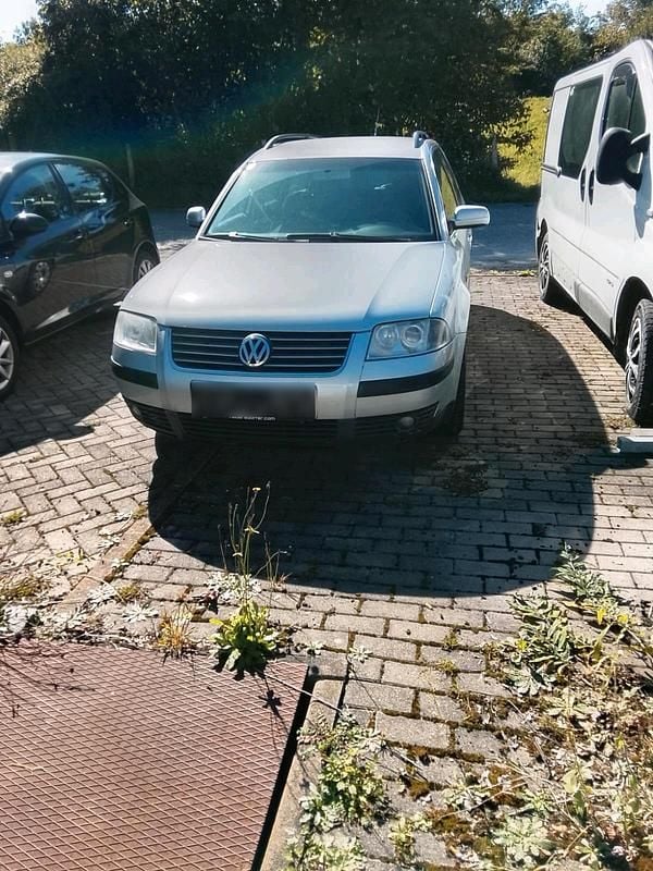 Silber Gebraucht 2002 VW Passat Limousine | 1.800 € - Bild 1/3