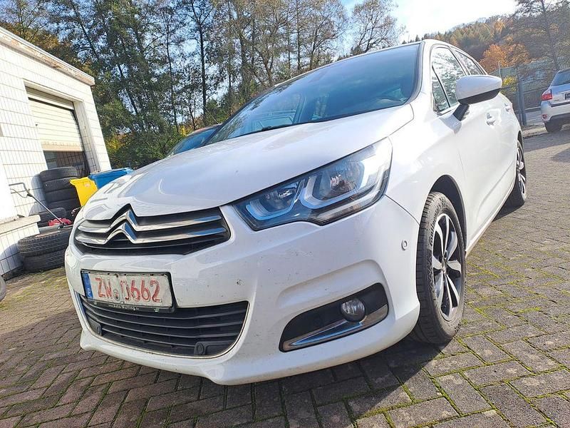 Weiß Gebraucht 2018 Citroën C4 SELECTION Limousine | 7.990 € (Fairer Preis) - Bild 1/4