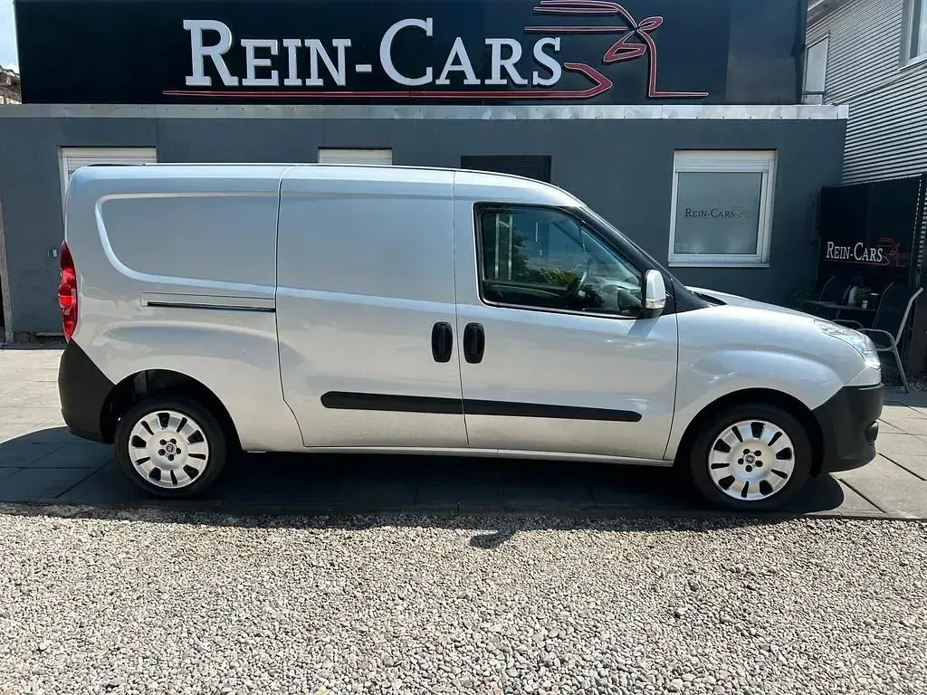 Gebraucht Fiat Doblò 90 PS (66 kW) 2014 Silber Van / Kleinbus