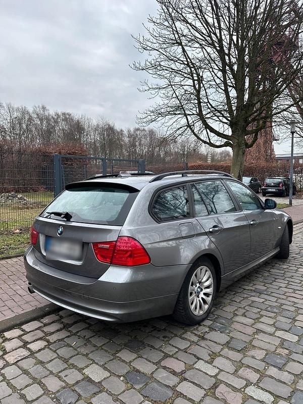 Gebraucht BMW 320 170 PS (125 kW) 2009 Grau Kombi