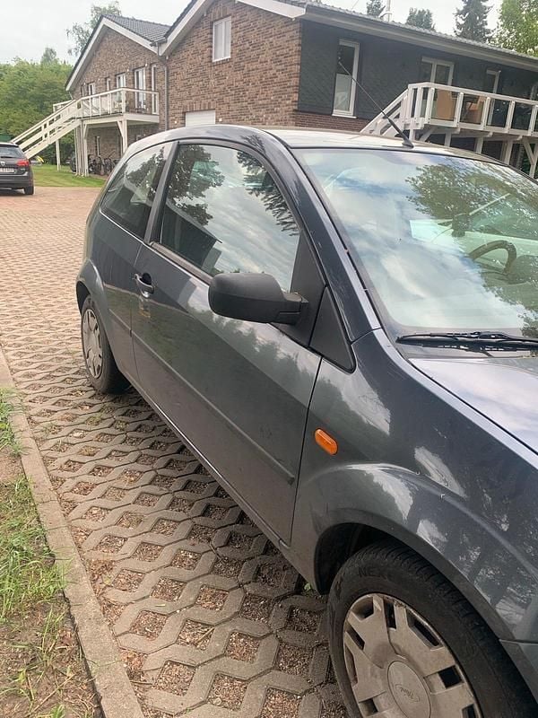Gebraucht Ford Fiesta 69 PS (50 kW) 2003 Grau Kleinwagen