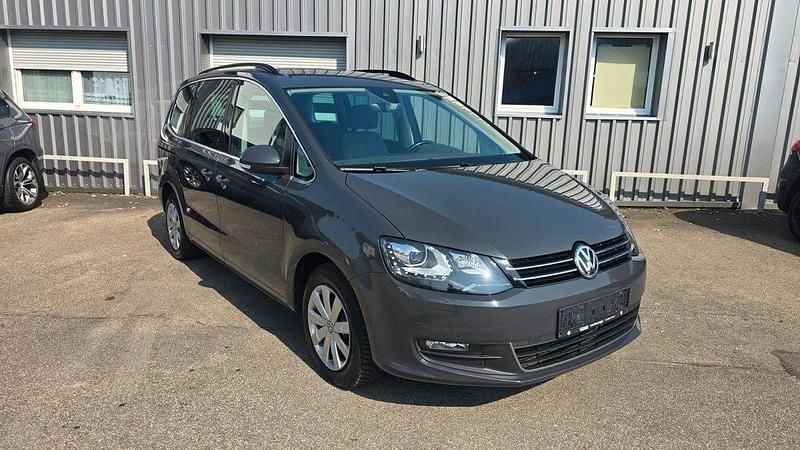 Gebraucht VW Sharan Comfortline 177 PS (130 kW) 2019 Grau Van / Kleinbus