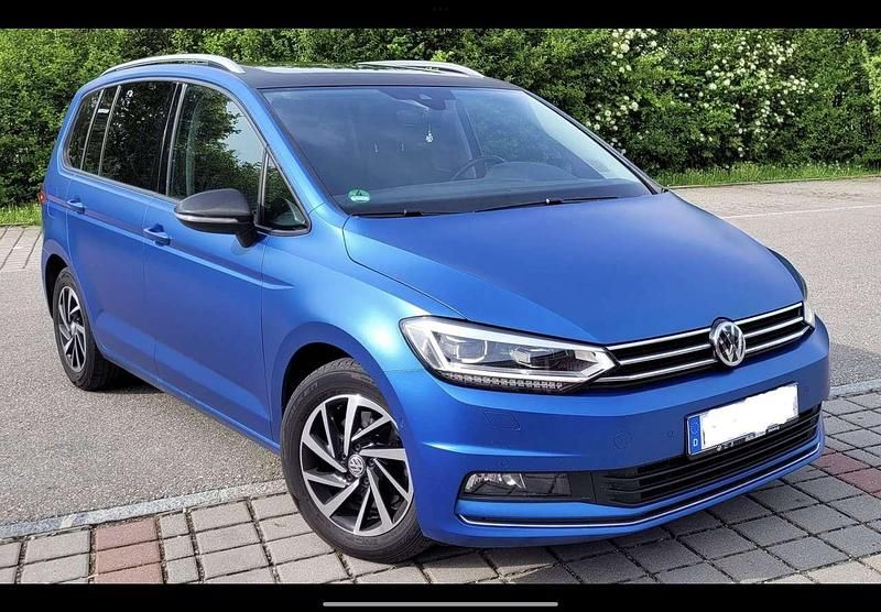 Blau Gebraucht 2018 VW Touran Join Van / Kleinbus | 21.999 € (Teuer) - Bild 1/4