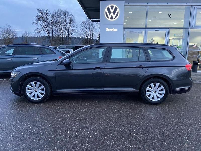 Gebraucht VW Passat 150 PS (110 kW) 2022 Grau Kombi