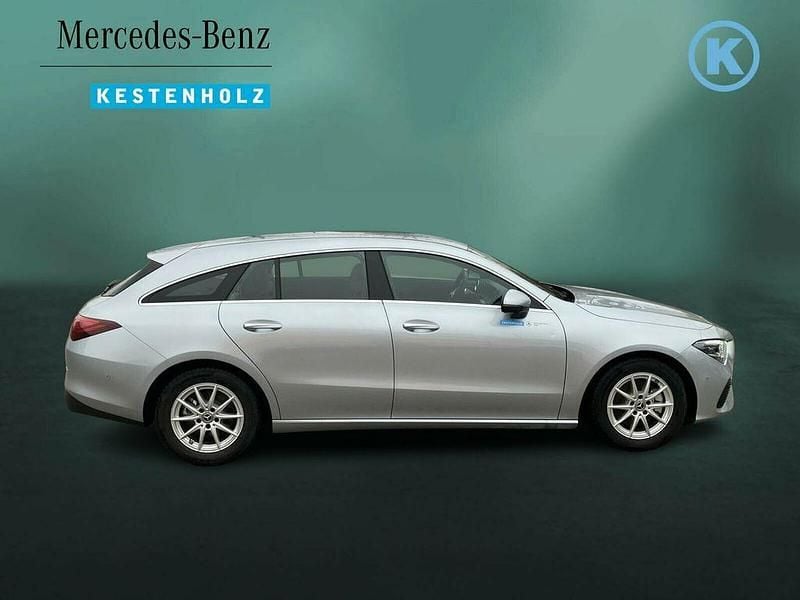 Gebraucht Mercedes CLA200 Shooting Brake Progressive 163 PS (119 kW) 2026 Lack hightechsilber Kombi