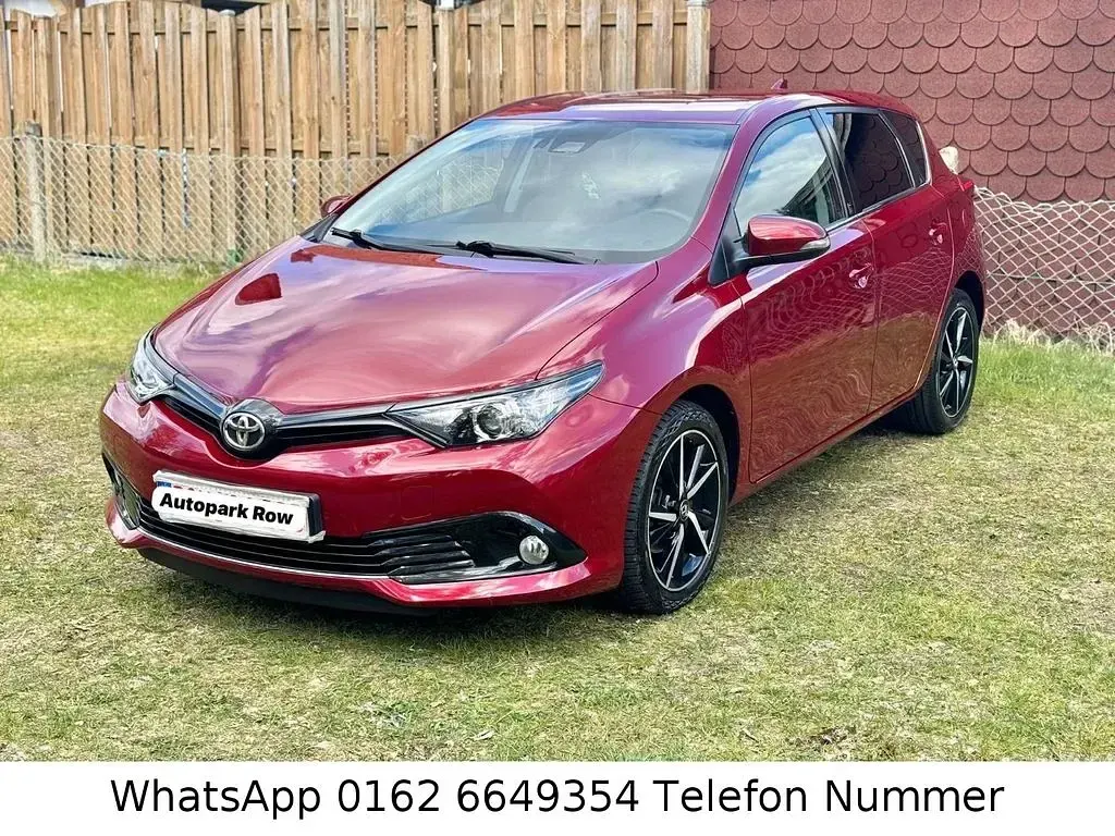 Gebraucht Toyota Auris Team 116 PS (85 kW) 2018 Rot Limousine