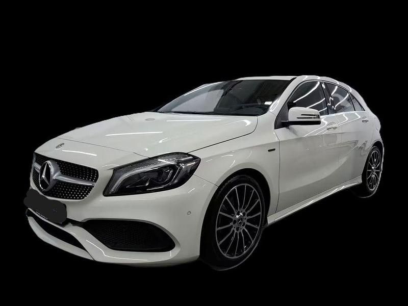 Weiß Gebraucht 2018 Mercedes A180 AMG line Limousine | 18.500 € (Fairer Preis) - Bild 1/4