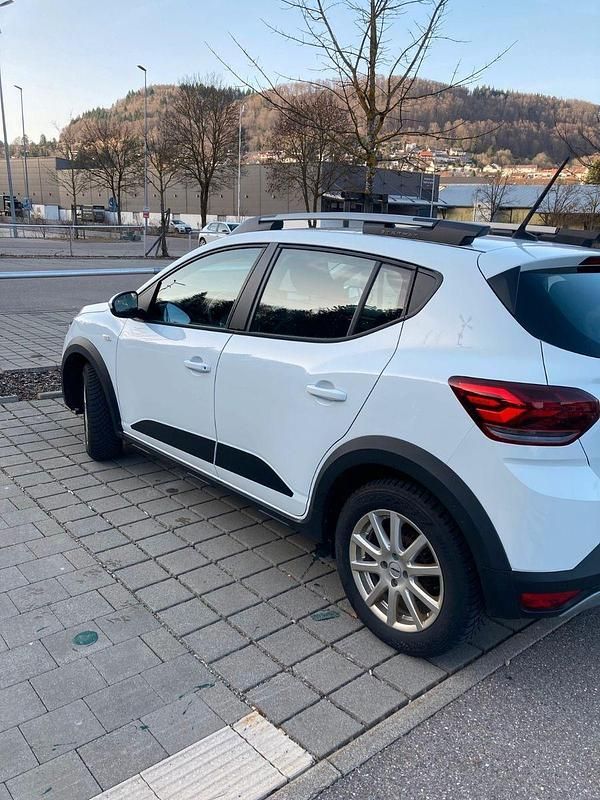 Gebraucht Dacia Sandero Stepway 101 PS (74 kW) 2022 Weiß Limousine