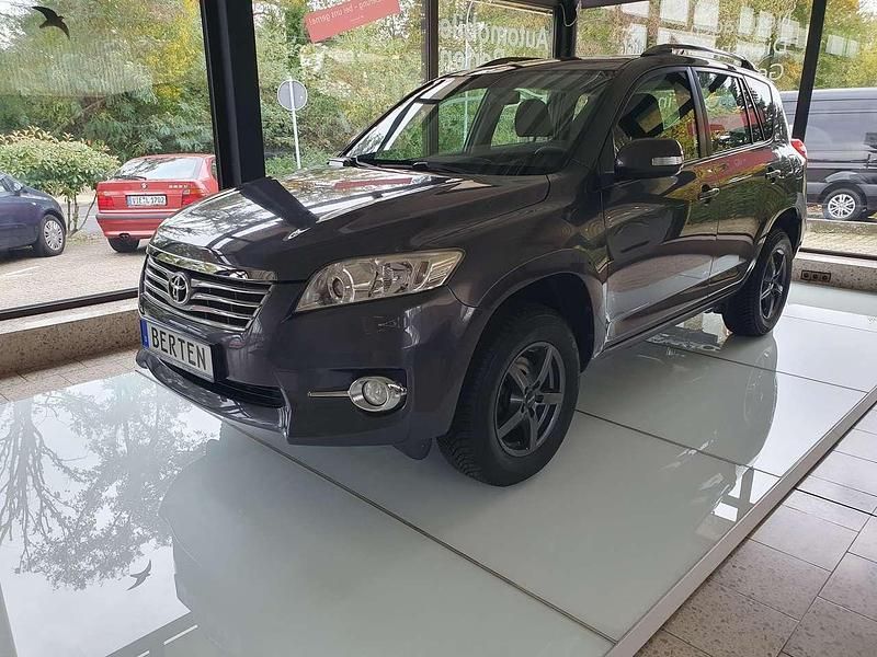 Grey metallic Gebraucht 2011 Toyota RAV4 Basis SUV | 11.290 € (Teuer) - Bild 1/4