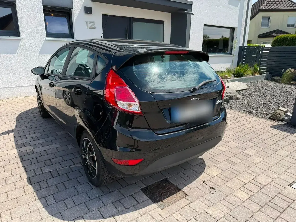 Gebraucht Ford Fiesta Trend 80 PS (58 kW) 2013 Schwarz Limousine