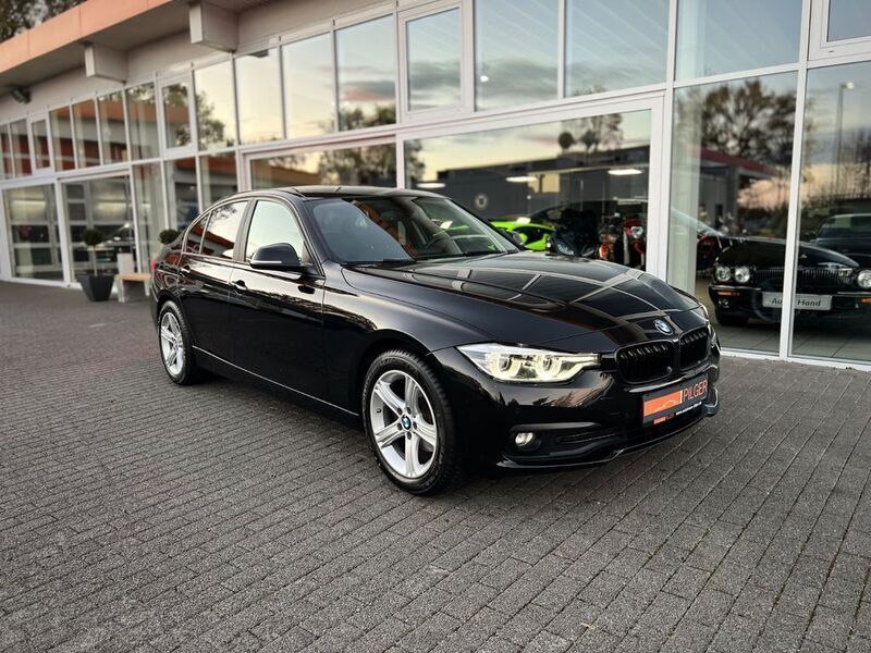 Schwarz 2 Gebraucht 2017 BMW 330e iPerformance Limousine | 20.990 € (Fairer Preis) - Bild 1/4