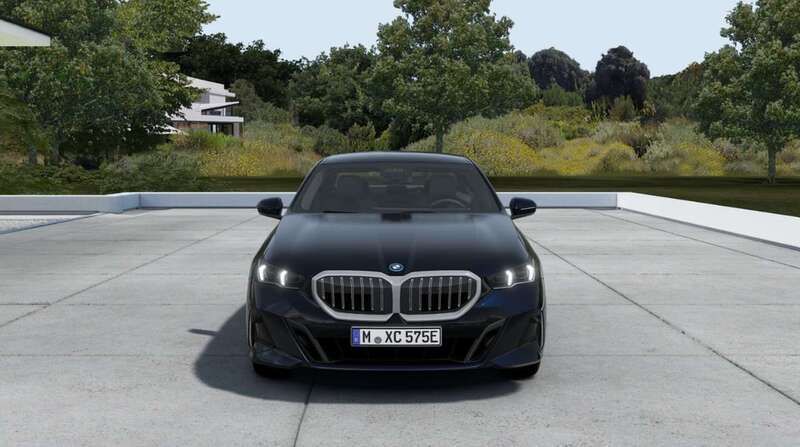 Neu BMW 530e Performance 299 PS (219 kW) 2025 M carbonschwarz metallic Limousine