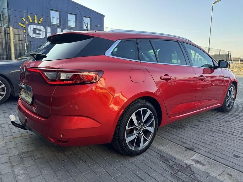 Gebraucht Renault Mégane GrandTour Bose Edition 131 PS (96 kW) 2018 Rot Kombi