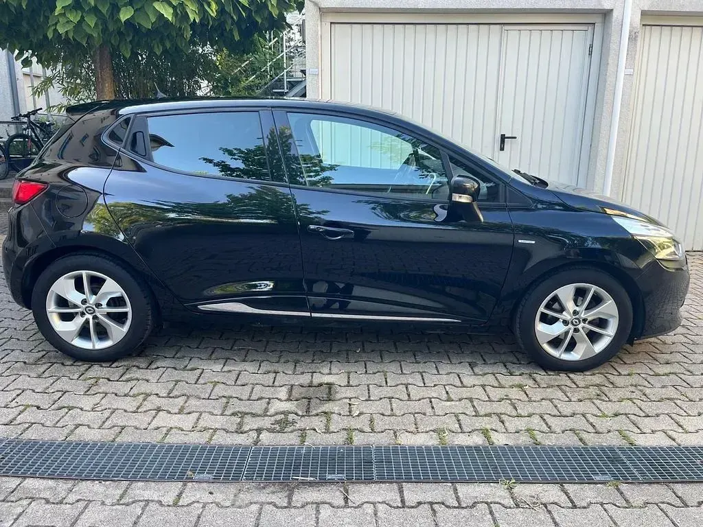 Gebraucht Renault Clio LIMITED 73 PS (53 kW) 2016 Schwarz Limousine