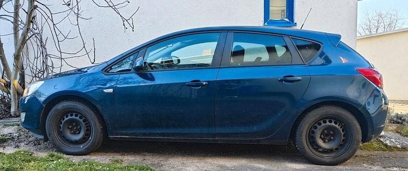 Gebraucht Opel Astra Edition 116 PS (85 kW) 2011 Blau Limousine