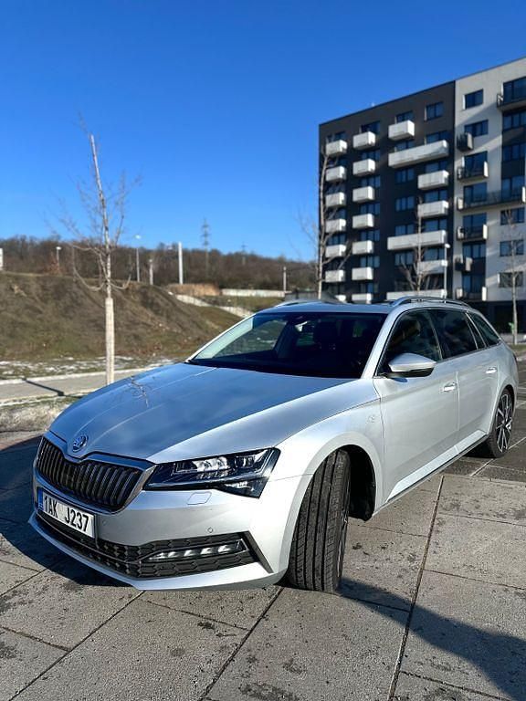 Gebraucht Skoda Superb LAURIN & KLEMENT 150 PS (110 kW) 2022 Silber Limousine