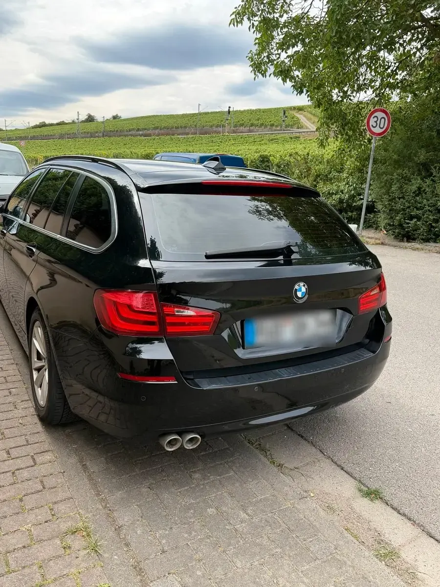 Gebraucht BMW 520 175 PS (128 kW) 2013 Schwarz Kombi