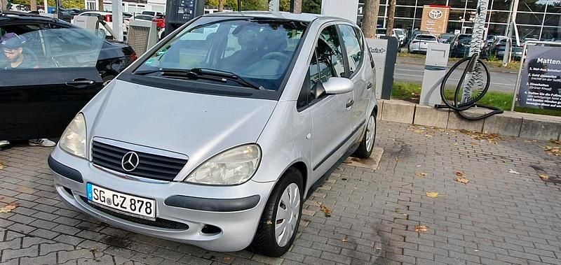 Grau Gebraucht 2003 Mercedes A140 Kombi | 1.299 € - Bild 1/4