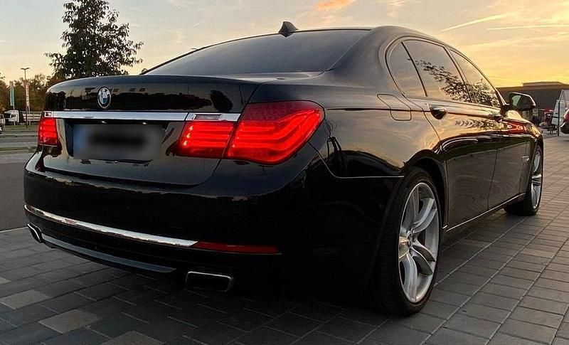 Gebraucht BMW 750L 449 PS (330 kW) 2015 Schwarz Limousine